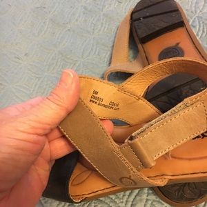 BORN SANDALS 6